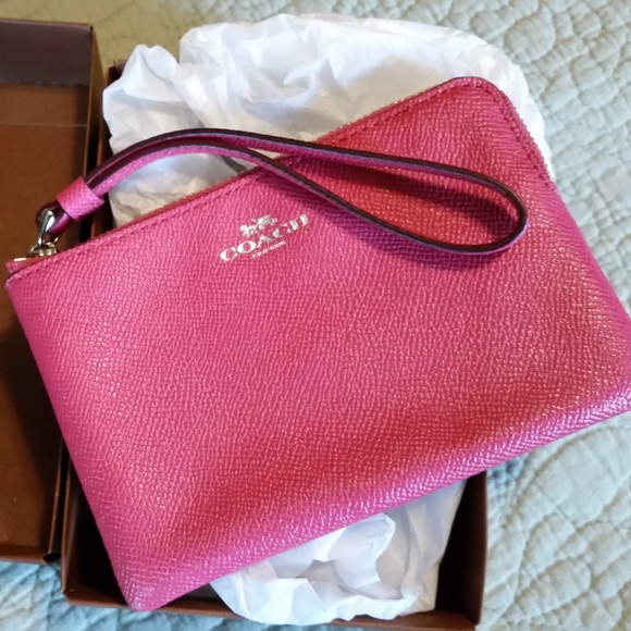 Coach Handbags - Coach Magenta Wristlet Coach Handbags - Coach Magenta Wristlet
